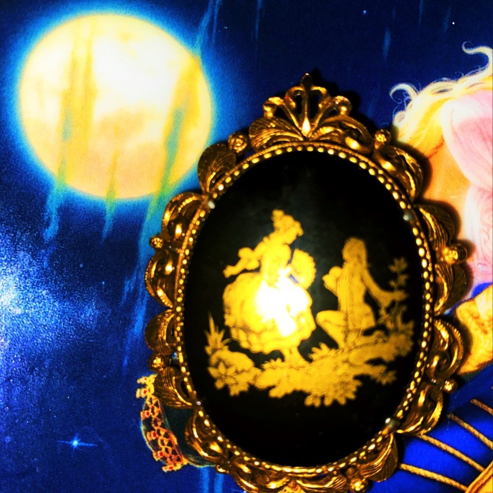 Vintage Gold and Black Cameo Brooch